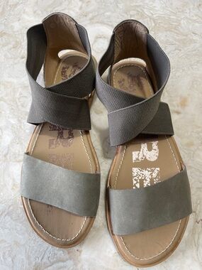 Sorel Ella Women's Olive Gray Crisscross Elastic Sandals